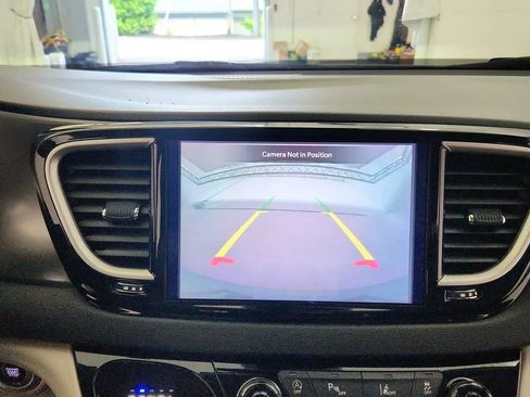 Used 2024 Chrysler Pacifica Touring-L FWD image 17