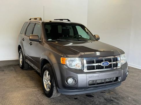 Used 2011 Ford Escape XLT FWD image 3