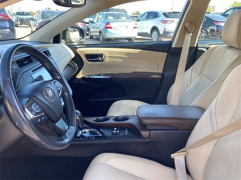 Used 2017 Toyota Avalon Limited image 19