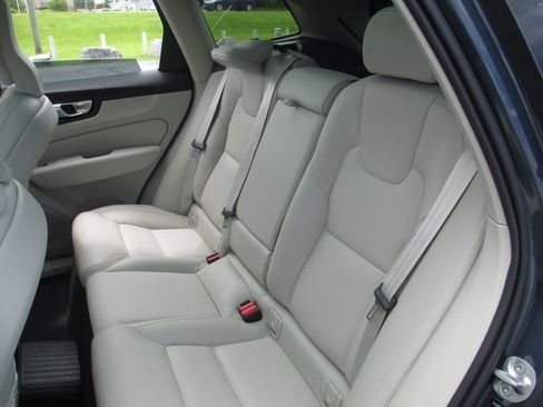 Used 2024 Volvo XC60 T8 Ultimate w/ Protection Package Premier AWD/4WD image 22