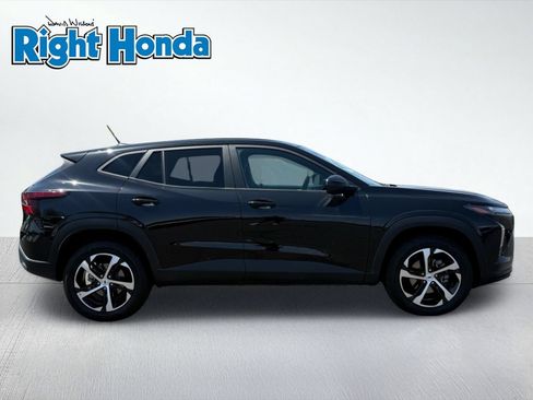 Used 2024 Chevrolet Trax RS w/ Driver Confidence Package FWD image 9