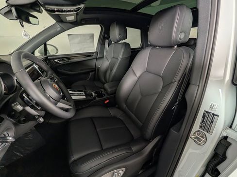 New 2026 Porsche Macan AWD/4WD image 5