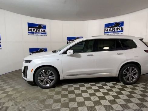 Used 2023 Cadillac XT6 Premium Luxury w/ Technology Package FWD image 7