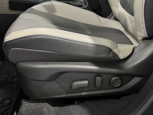 Used 2025 Subaru Forester Limited image 27