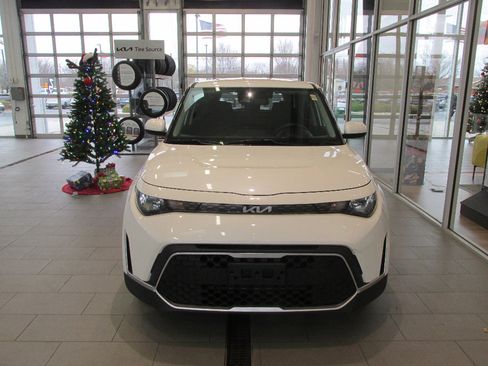 Used 2025 Kia Soul LX w/ LX Technology Package image 2