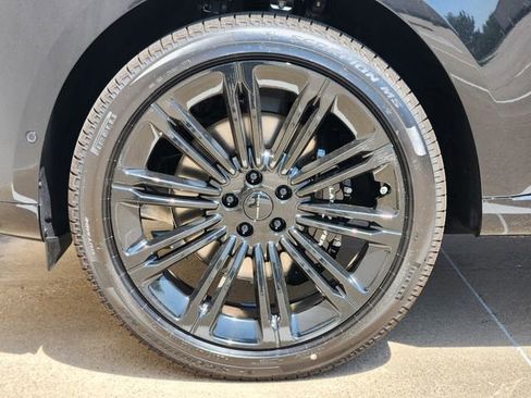 New 2026 Land Rover Range Rover Long Wheelbase SE AWD/4WD image 7