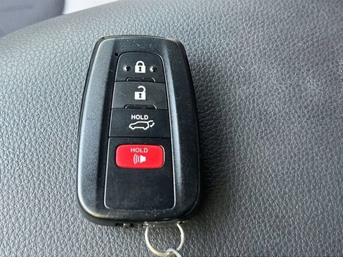 Used 2020 Toyota RAV4 XLE w/ Convenience Package AWD/4WD image 9