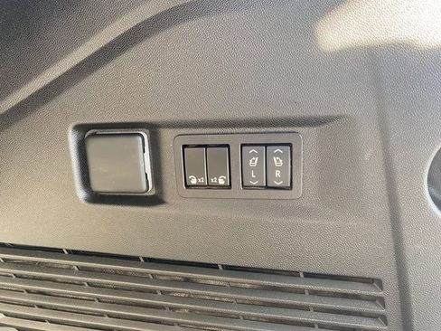 Used 2024 GMC Yukon AT4 w/ Technology Package image 19