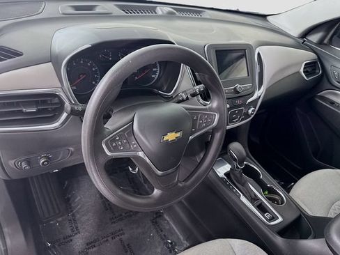 Used 2022 Chevrolet Equinox LS FWD image 9