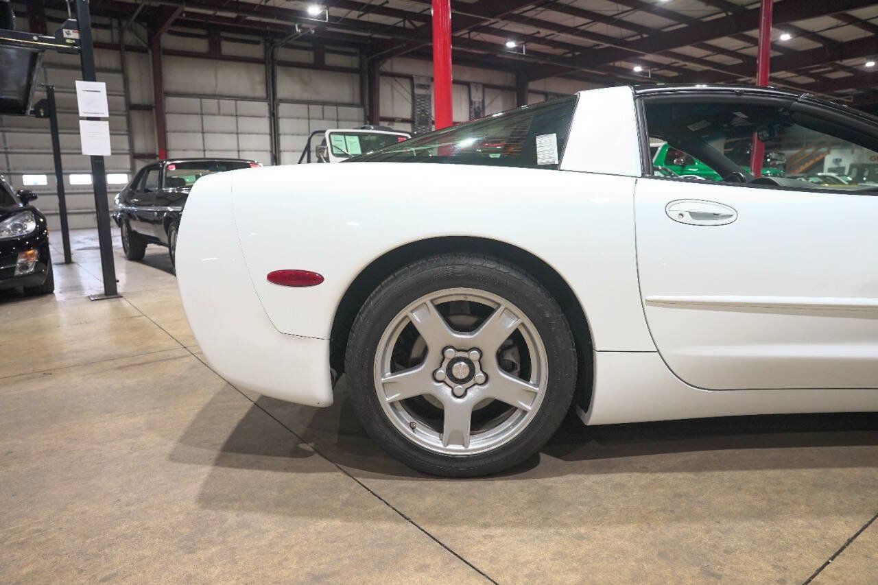 Used 1998 Chevrolet Corvette Coupe RWD image 9