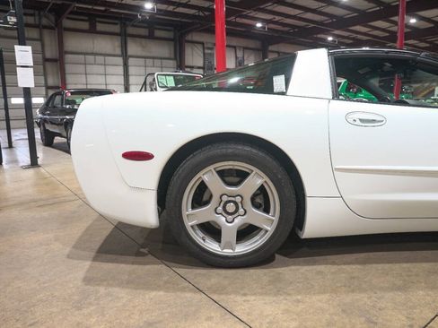 Used 1998 Chevrolet Corvette Coupe RWD image 9