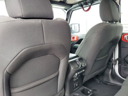 Used 2019 Jeep Wrangler Unlimited Sahara w/ Uconnect 4C Nav & Sound Group AWD/4WD image 39