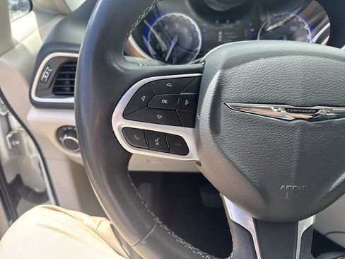 Used 2023 Chrysler Voyager LX image 19