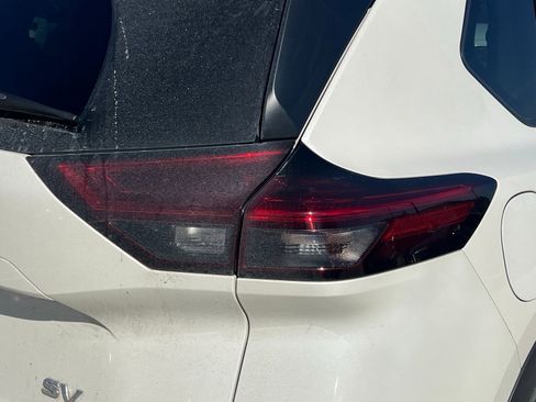 Used 2023 Nissan Rogue SV image 14