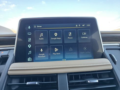 Used 2024 Chevrolet Suburban Premier image 28