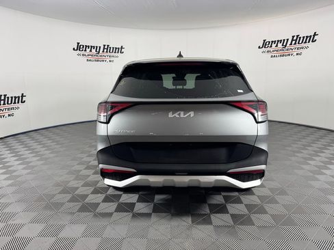 Used 2024 Kia Sportage LX image 9