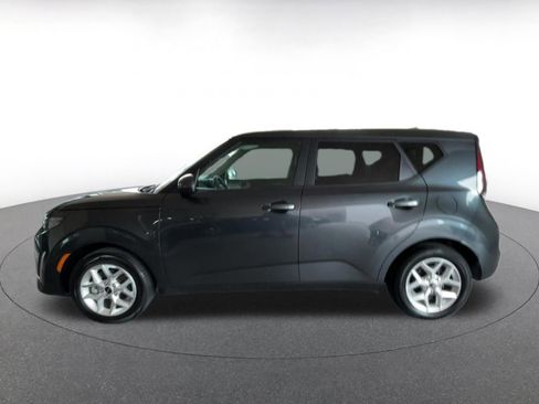 Used 2025 Kia Soul LX w/ LX Technology Package FWD image 8