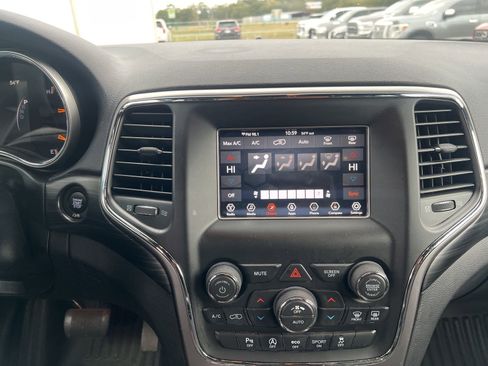 Used 2020 Jeep Grand Cherokee Laredo image 10