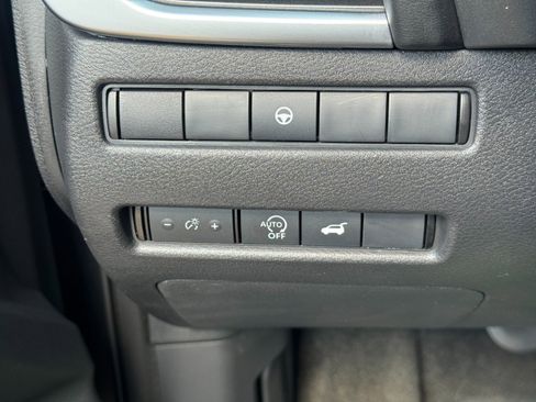 Used 2024 Nissan Rogue SV FWD image 16