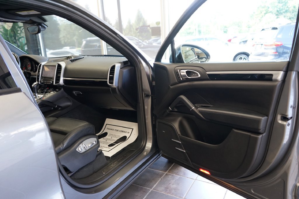 Used 2017 Porsche Cayenne S AWD/4WD image 49