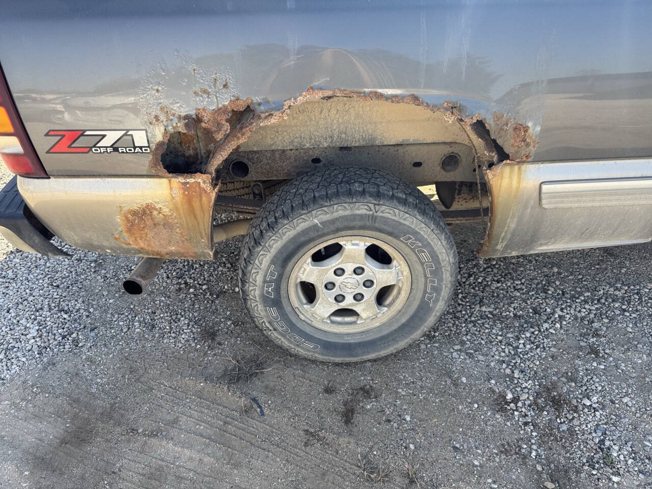 Used 2000 Chevrolet Silverado 1500 LS w/ Off-Road Chassis Pkg AWD/4WD image 11