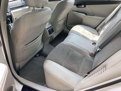 Used 2012 Toyota Camry XLE w/ Leather Pkg FWD image 9