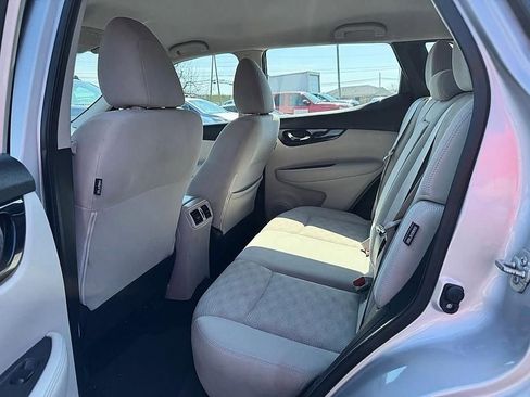 Used 2020 Nissan Rogue Sport SV image 9