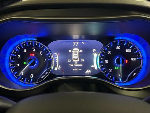 Used 2025 Chrysler Pacifica Select FWD image 42