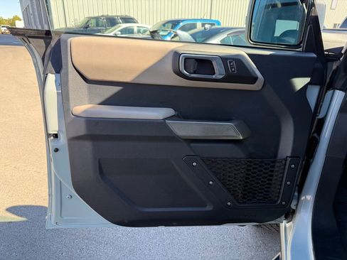 Used 2023 Ford Bronco Wildtrak image 7