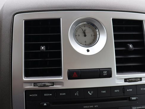 Used 2008 Chrysler 300 Touring RWD image 22