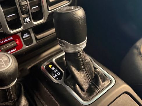 Used 2024 Jeep Wrangler Unlimited AWD/4WD image 39