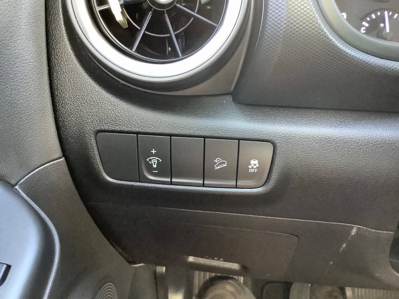 Used 2022 Hyundai Kona SEL AWD/4WD image 44