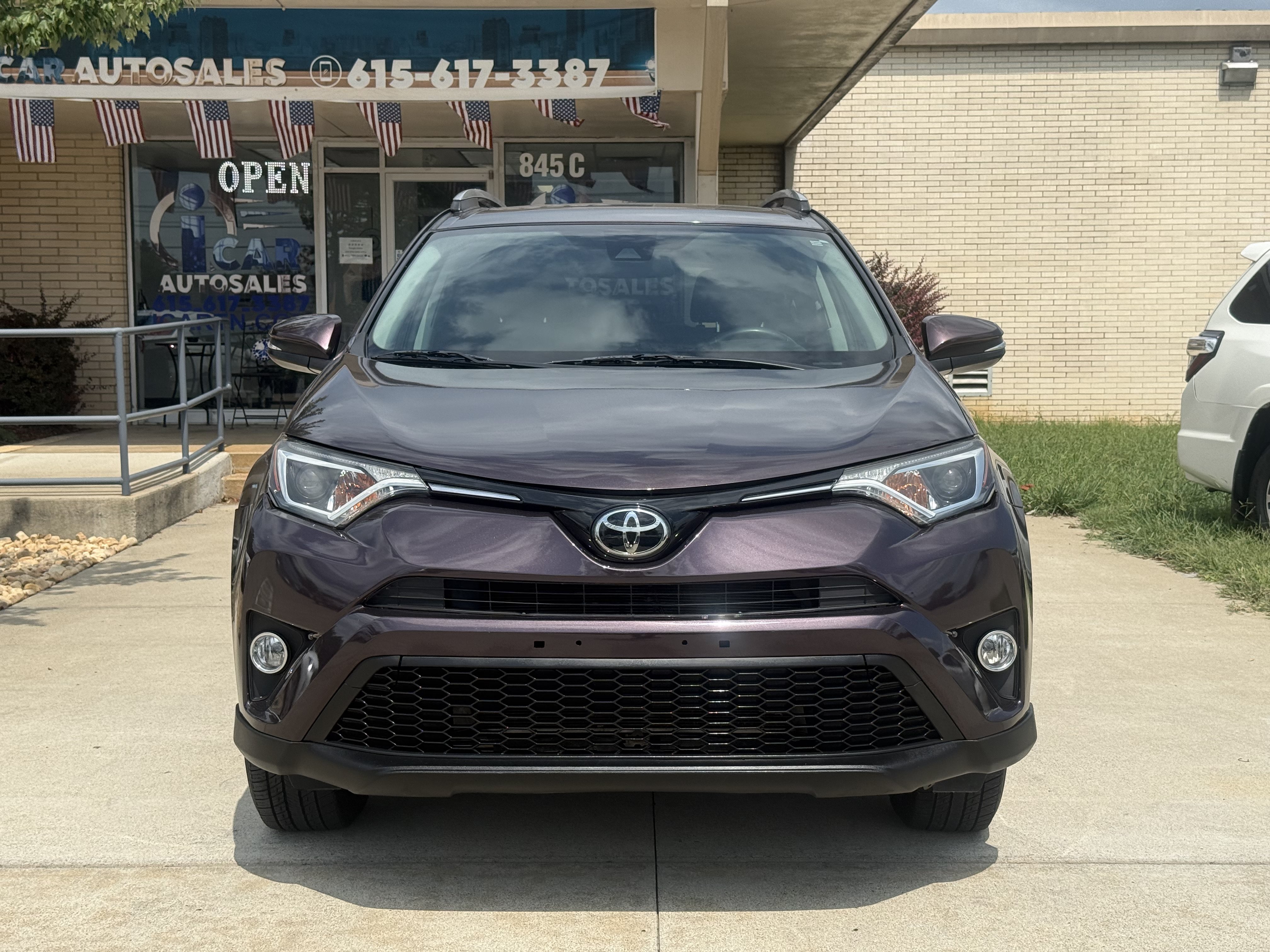 Used 2017 Toyota RAV4 XLE FWD image 2