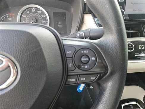 Used 2021 Toyota Corolla LE FWD image 21