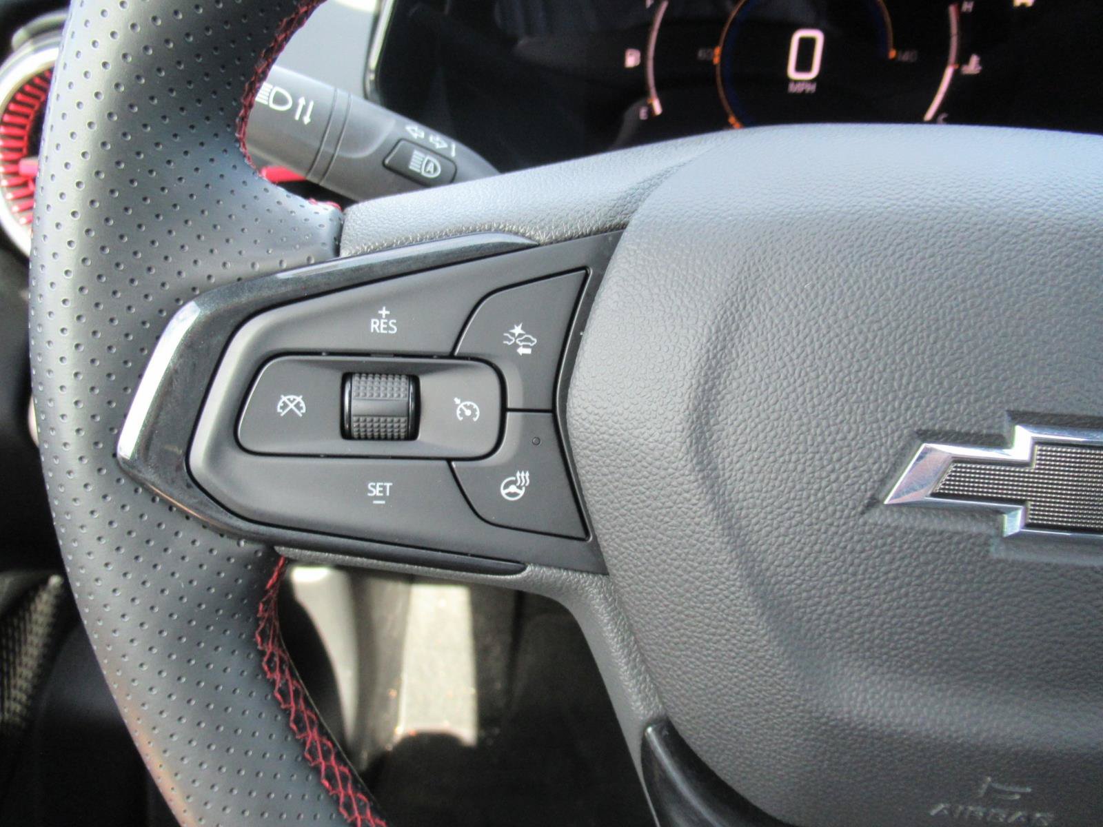 Used 2024 Chevrolet Trax RS w/ Sunroof Package FWD image 26