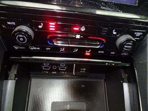 Used 2023 Jeep Grand Cherokee Altitude image 13