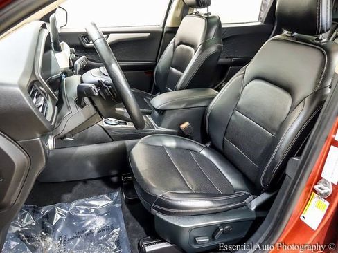 Used 2020 Ford Escape SEL image 9