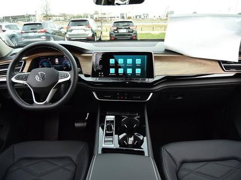 New 2026 Volkswagen Atlas SE image 7