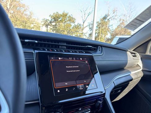 Used 2023 Jeep Grand Cherokee L Laredo image 18