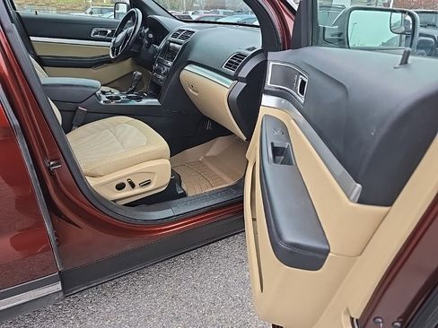 Used 2016 Ford Explorer XLT w/ Equipment Group 201A image 11