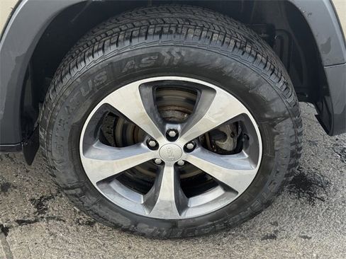 Certified 2019 Jeep Cherokee Limited image 11