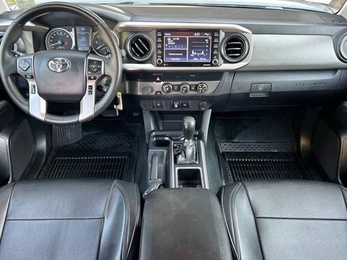 Used 2020 Toyota Tacoma SR5 w/ Blackout Package RWD image 3
