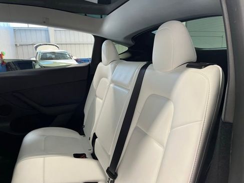 Used 2025 Tesla Model Y Long Range RWD image 17
