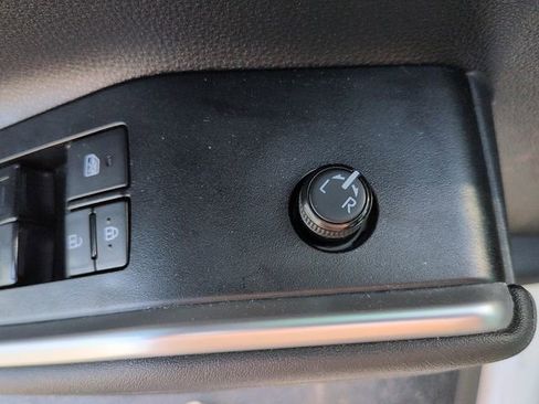 Used 2023 Toyota Highlander L image 16