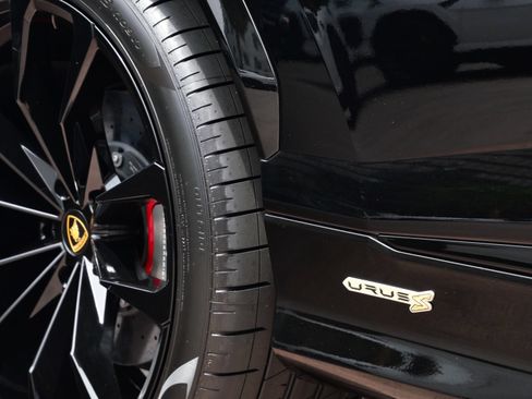 Used 2024 Lamborghini Urus S AWD/4WD image 10