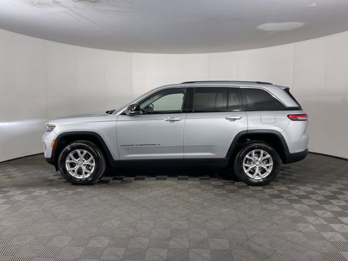 Used 2023 Jeep Grand Cherokee Limited w/ Trailer Tow Prep Group (B) image 3