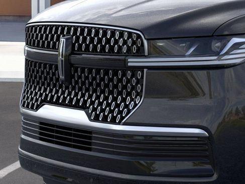 New 2026 Lincoln Navigator Premiere AWD/4WD image 17