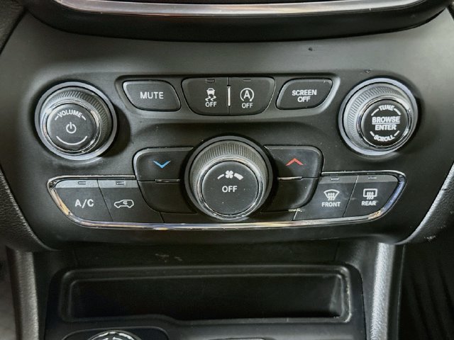 Used 2021 Jeep Cherokee Latitude Plus AWD/4WD image 15