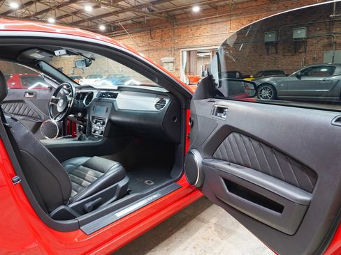 Used 2013 Ford Mustang GT Premium RWD image 32