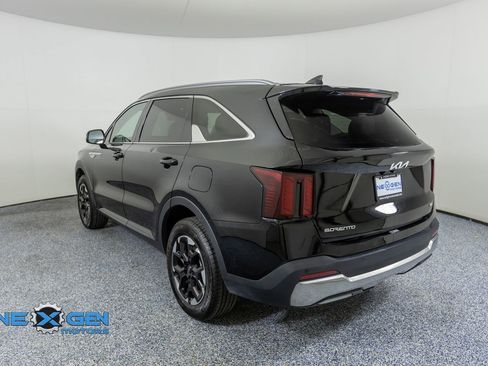 Used 2024 Kia Sorento S AWD/4WD image 5